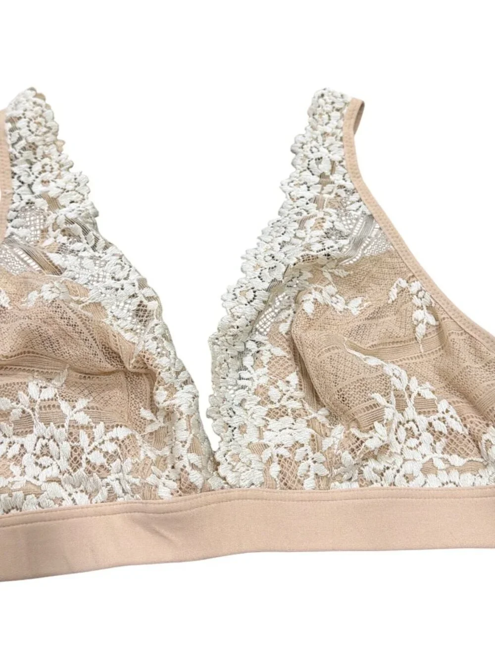 Wacoal Embrace Soft Lace Wireless Bra Beige Size 36 US Delicate Floral Lace Desi